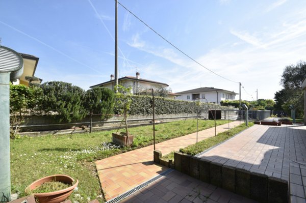 casa indipendente in vendita a Bussolengo