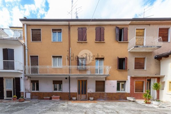 casale in vendita a Bussolengo