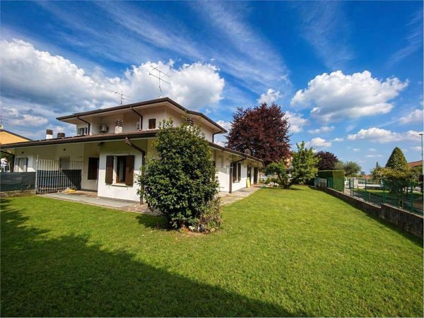 casa indipendente in vendita a Bussolengo