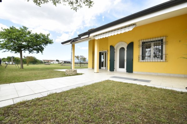 casa indipendente in vendita a Bussolengo