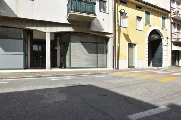 negozio in vendita a Bussolengo