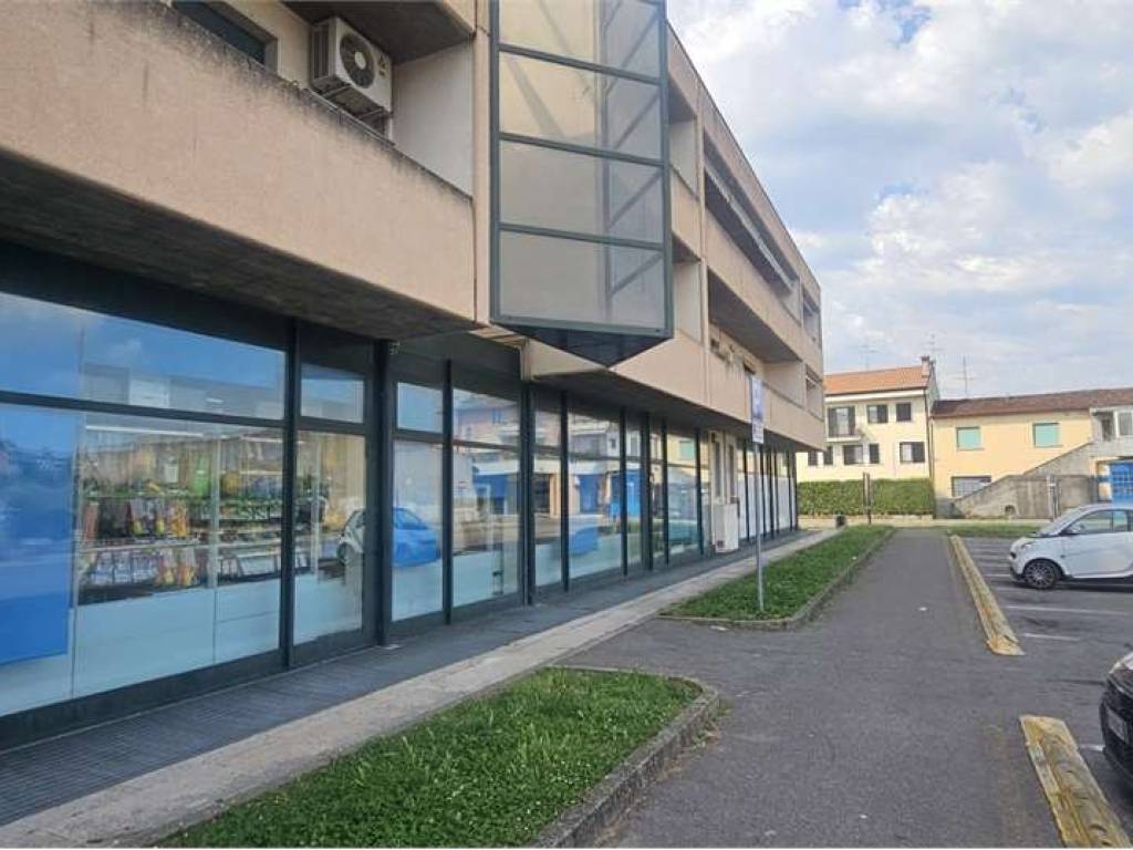 negozio in vendita a Bussolengo in zona San Vito