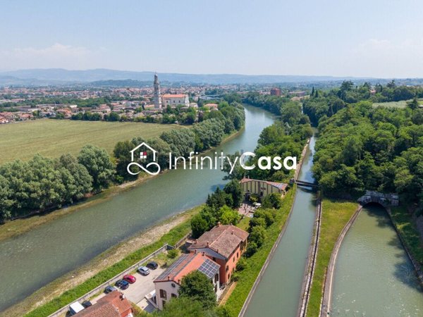 casa indipendente in vendita a Bussolengo
