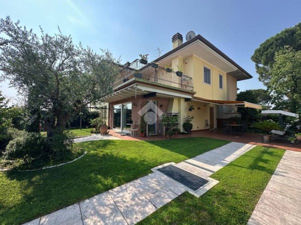 casa indipendente in vendita a Bussolengo