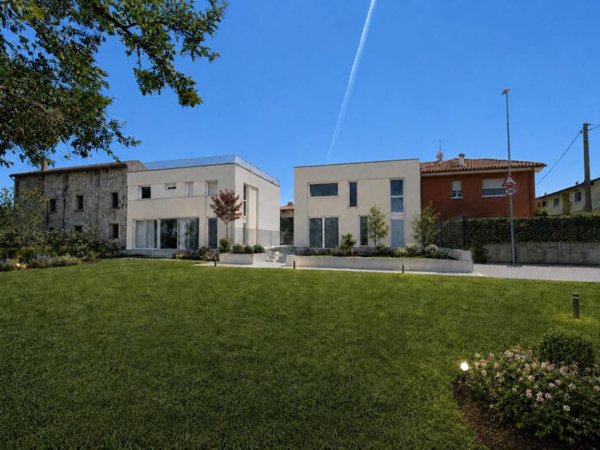 casa indipendente in vendita a Bussolengo