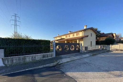 casa indipendente in vendita a Bussolengo in zona San Vito