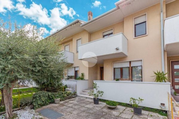 casa indipendente in vendita a Bussolengo in zona San Vito