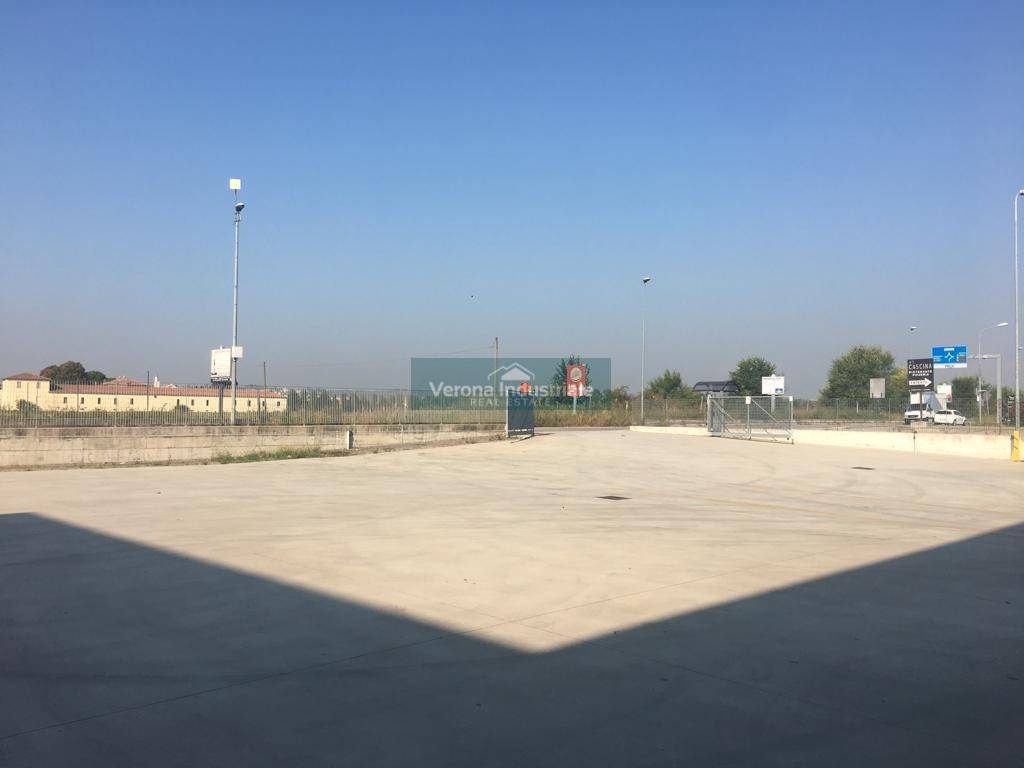 locale commerciale in vendita a Bussolengo in zona San Vito