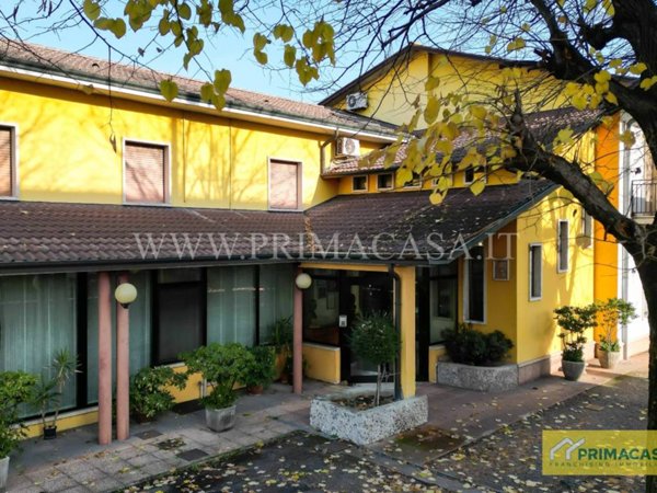negozio in vendita a Buttapietra