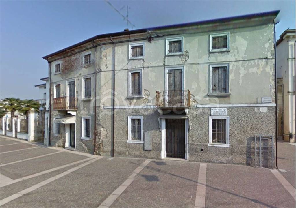 negozio in vendita a Buttapietra