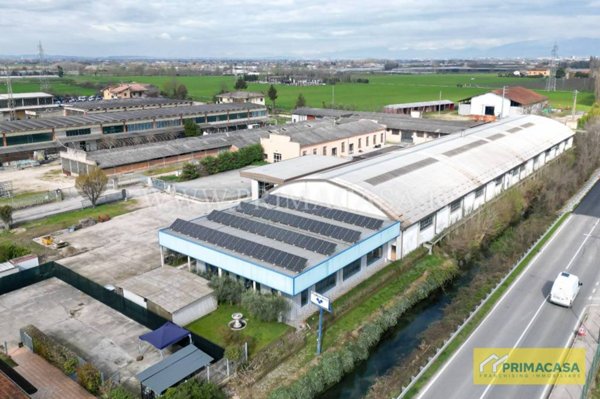 locale commerciale in vendita a Buttapietra