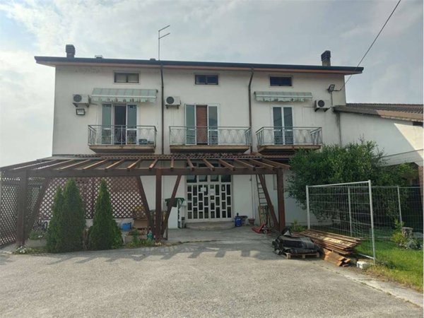 intera palazzina in vendita a Buttapietra