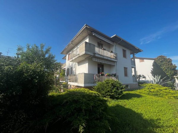 casa indipendente in vendita a Buttapietra in zona Marchesino