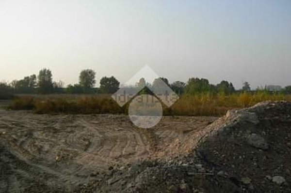 terreno edificabile in vendita a Buttapietra