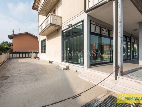 negozio in vendita a Buttapietra