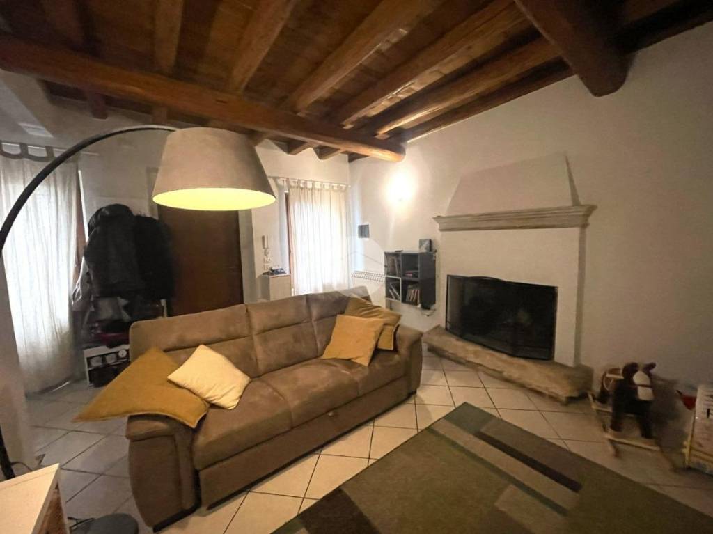 casa indipendente in vendita a Buttapietra in zona Marchesino