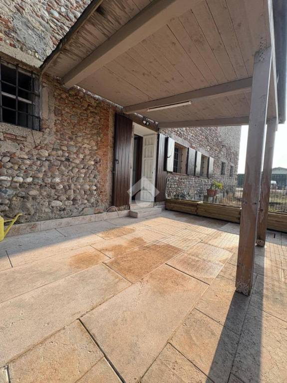 appartamento in vendita a Buttapietra in zona Marchesino