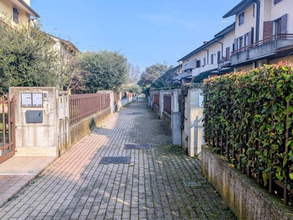 casa indipendente in vendita a Buttapietra in zona Bovo