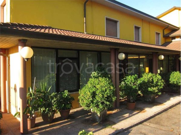 negozio in vendita a Buttapietra