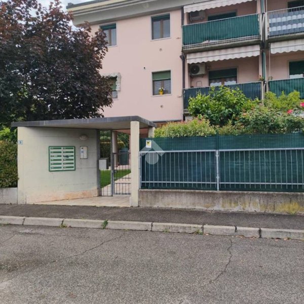 appartamento in vendita a Buttapietra in zona Marchesino