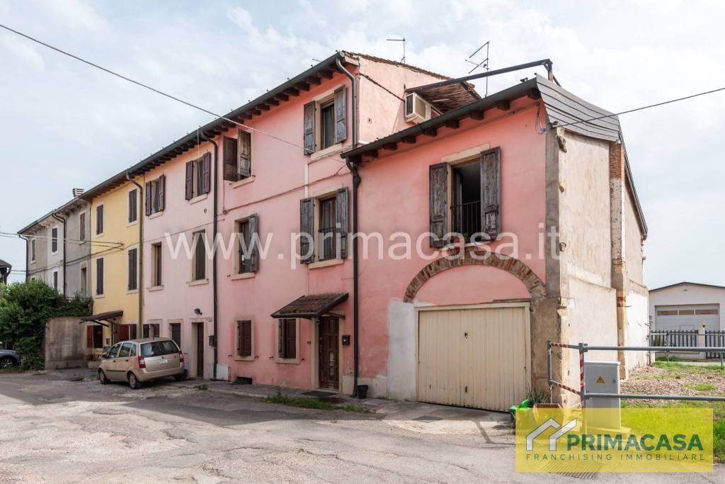 casa indipendente in vendita a Buttapietra in zona Marchesino