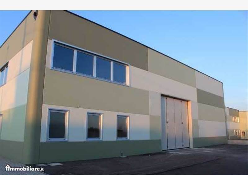 locale commerciale in vendita a Buttapietra