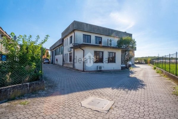 capannone in vendita a Buttapietra in zona Marchesino