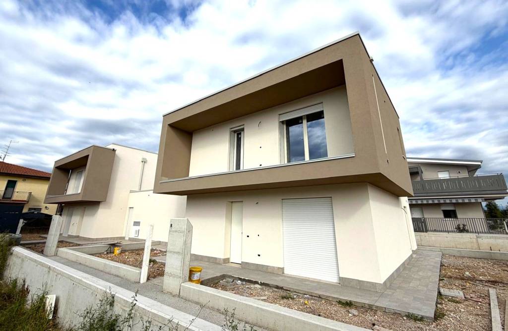 casa indipendente in vendita a Buttapietra in zona Marchesino