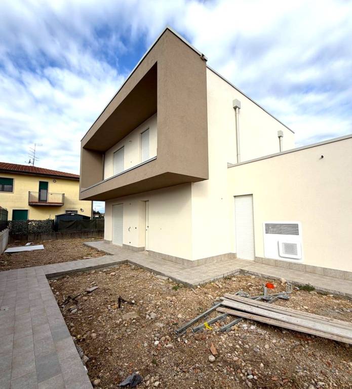 casa indipendente in vendita a Buttapietra in zona Marchesino