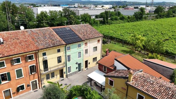 casa indipendente in vendita a Caldiero in zona Caldierino