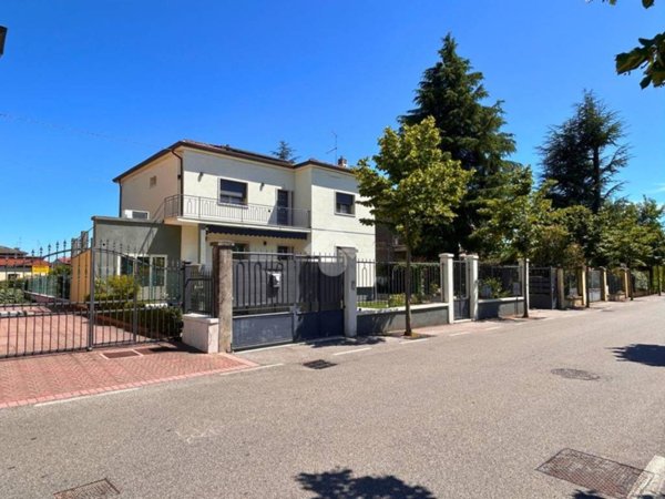 casa indipendente in vendita a Caldiero