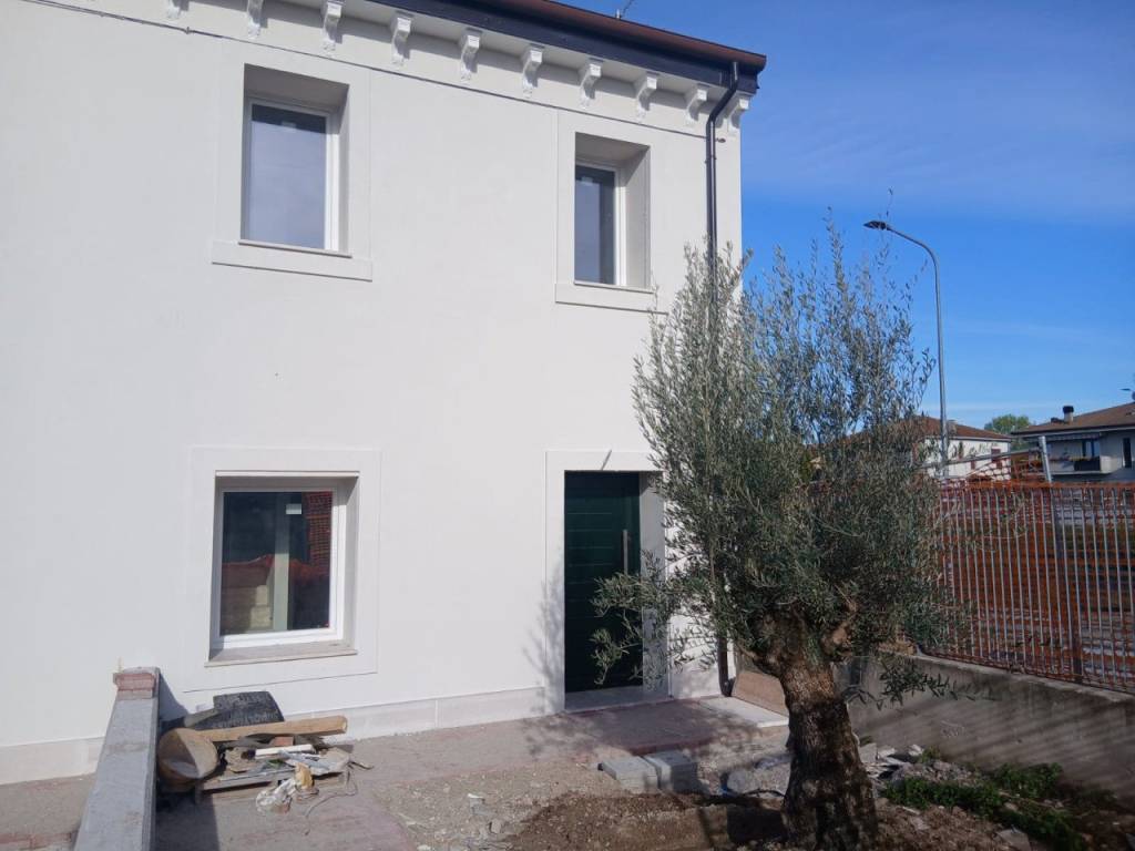 casa indipendente in vendita a Caldiero