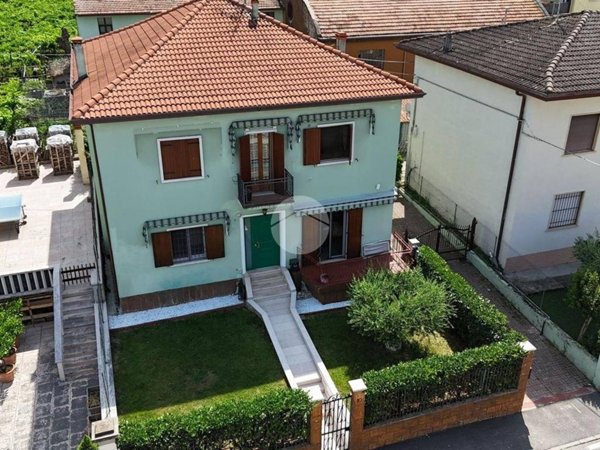 casa indipendente in vendita a Caldiero in zona Caldierino