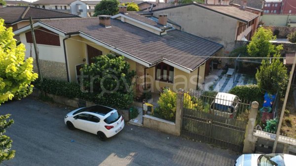 casa indipendente in vendita a Caldiero in zona Caldierino
