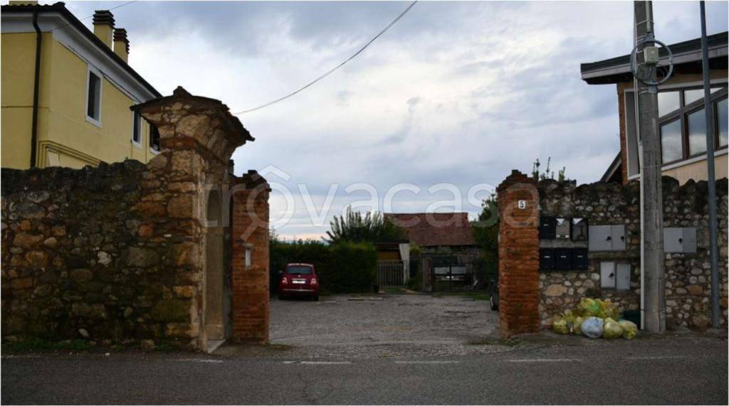 casa indipendente in vendita a Caldiero