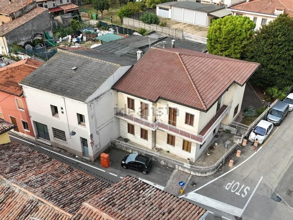 casa indipendente in vendita a Caldiero in zona Caldierino
