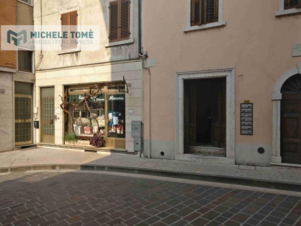 negozio in vendita a Caprino Veronese