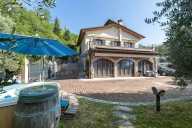 casa indipendente in vendita a Caprino Veronese in zona Pesina