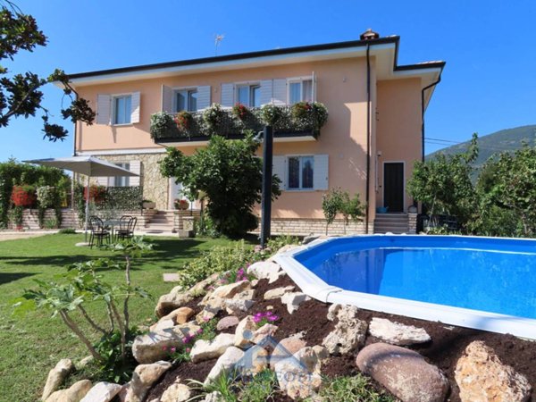 negozio in vendita a Caprino Veronese