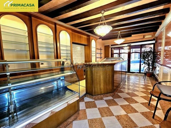locale commerciale in vendita a Caprino Veronese