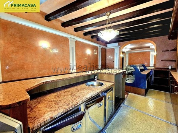 locale commerciale in vendita a Caprino Veronese