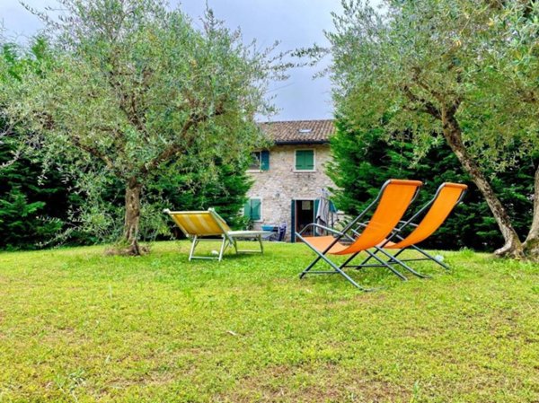 casa indipendente in vendita a Caprino Veronese in zona Pesina