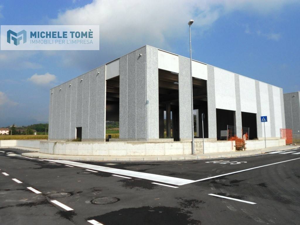 locale commerciale in vendita a Caprino Veronese