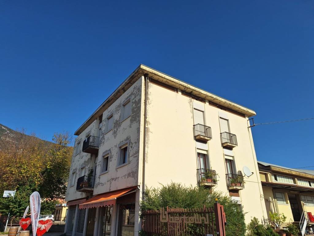 appartamento in vendita a Caprino Veronese