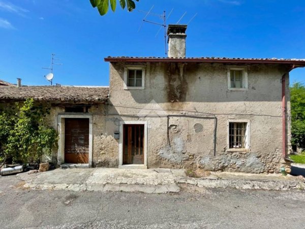 casa indipendente in vendita a Caprino Veronese
