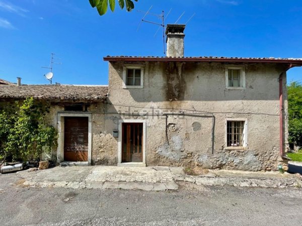 casale in vendita a Caprino Veronese