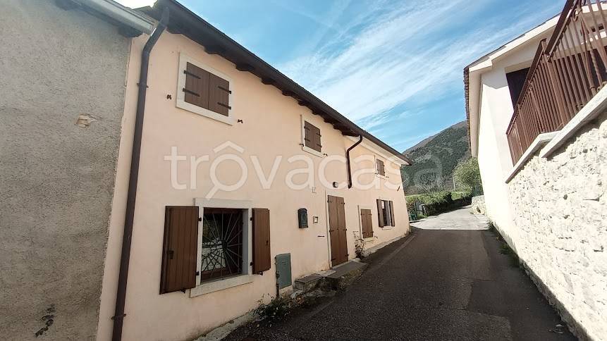 casa indipendente in vendita a Caprino Veronese