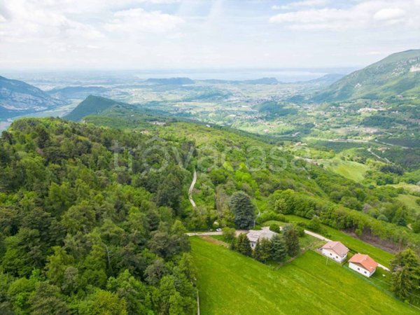 casa indipendente in vendita a Caprino Veronese