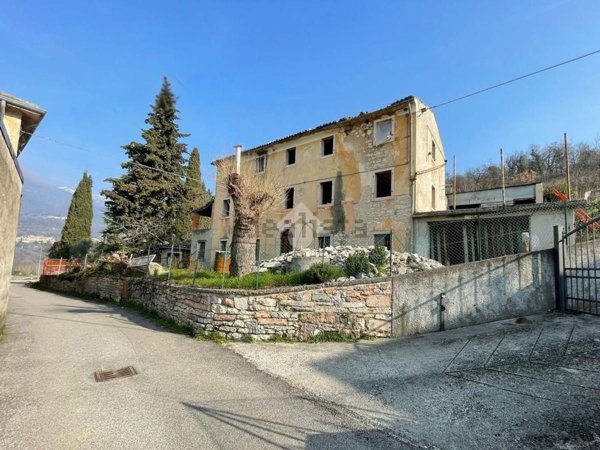 appartamento in vendita a Caprino Veronese