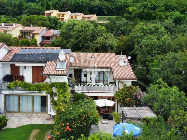 casa indipendente in vendita a Caprino Veronese